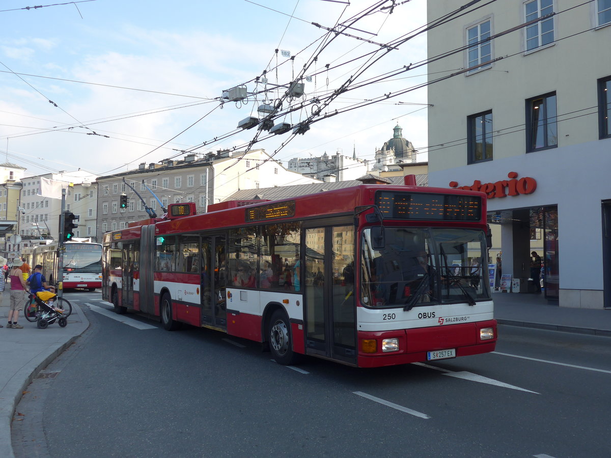 (197'327) - OBUS Salzburg - Nr. 250/S 257 EX - Grf&Stift Gelenktrolleybus (ex Nr. 9770) am 13. September 2018 in Salzburg, Hanuschplatz