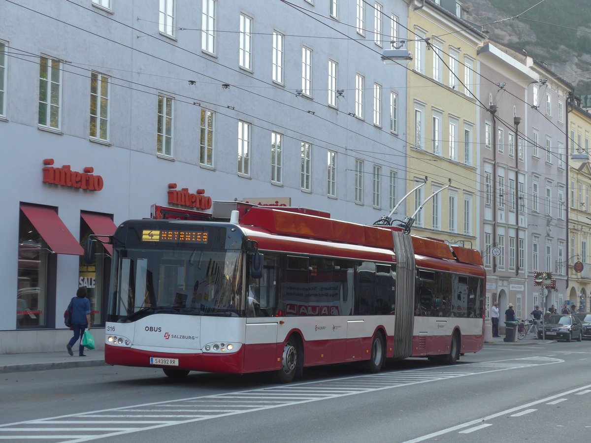 (197'350) - OBUS Salzburg - Nr. 316/S 292 RR - Solaris Gelenktrolleybus (ex TC La Chaux-de-Fonds/CH Nr. 141) am 13. September 2018 in Salzburg, Hanuschplatz