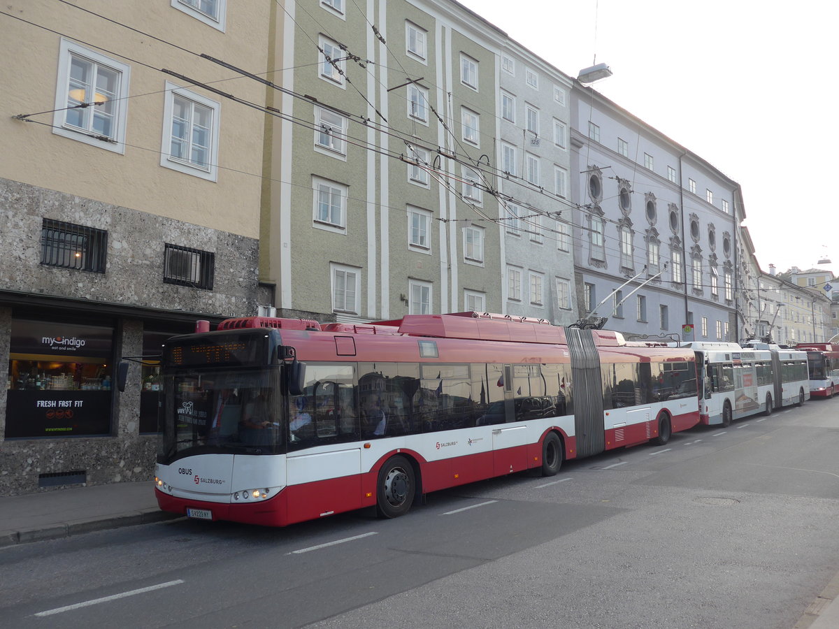 (197'389) - OBUS Salzburg - Nr. 311/S 229 NY - Solaris Gelenktrolleybus am 13. September 2018 in Salzburg, Rathaus