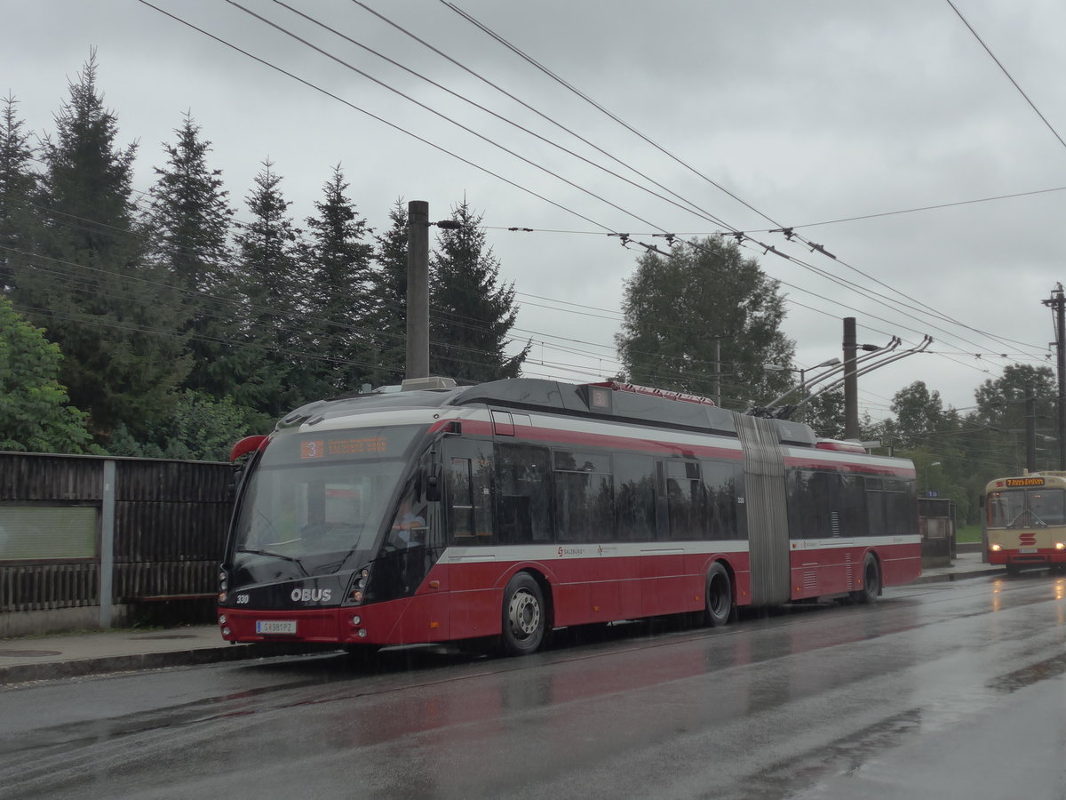 (197'448) - OBUS Salzburg - Nr. 330/S 981 PZ - Solaris Gelenktrolleybus am 14. September 2018 beim Bahnhof Salzburg Sd