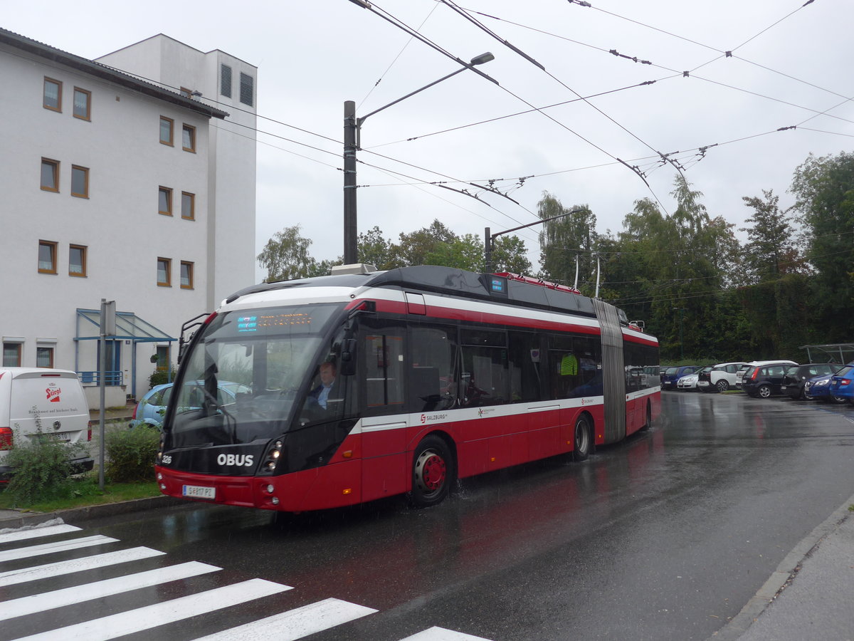 (197'461) - OBUS Salzburg - Nr. 326/S 817 PZ - Solaris Gelenktrolleybus am 14. September 2018 beim Bahnhof Salzburg Sd