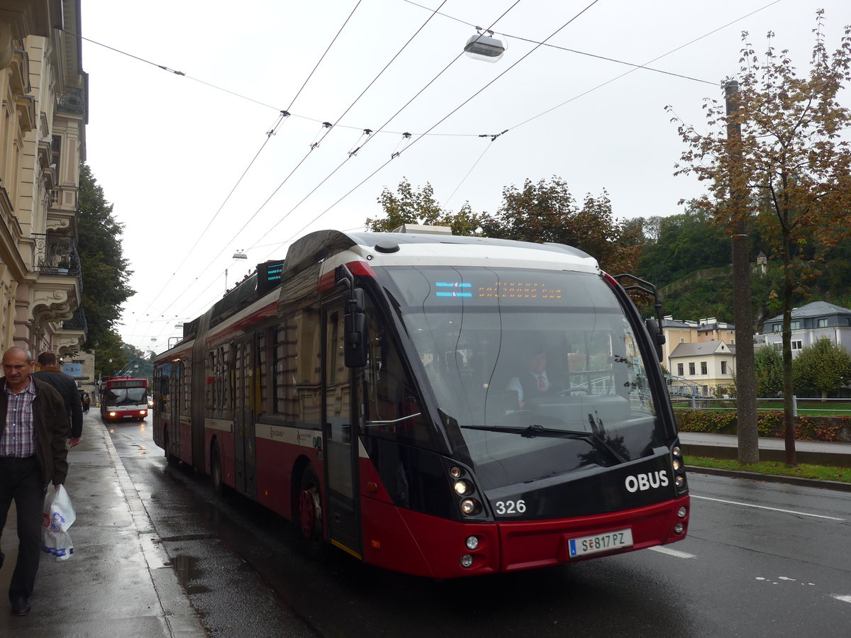 (197'487) - OBUS Salzburg - Nr. 326/S 817 PZ - Solaris Gelenktrolleybus am 14. September 2018 in Salzburg, Mozartsteg