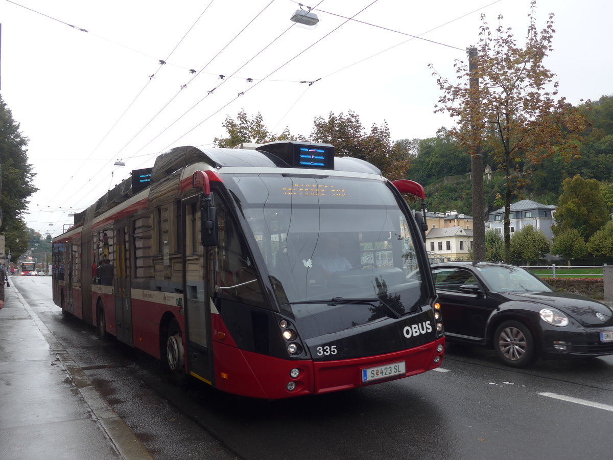 (197'493) - OBUS Salzburg - Nr. 335/S 423 SL - Solaris Gelenktrolleybus am 14. September 2018 in Salzburg, Mozartsteg