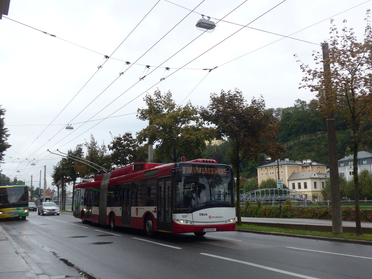 (197'517) - OBUS Salzburg - Nr. 307/S 211 NY - Solaris Gelenktrolleybus am 14. September 2018 in Salzburg, Mozartsteg