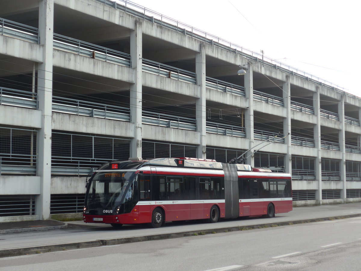 (197'563) - OBUS Salzburg - Nr. 334/S 897 SJ - Solaris Gelenktrolleybus am 14. September 2018 in Salzburg, Salzburgarena