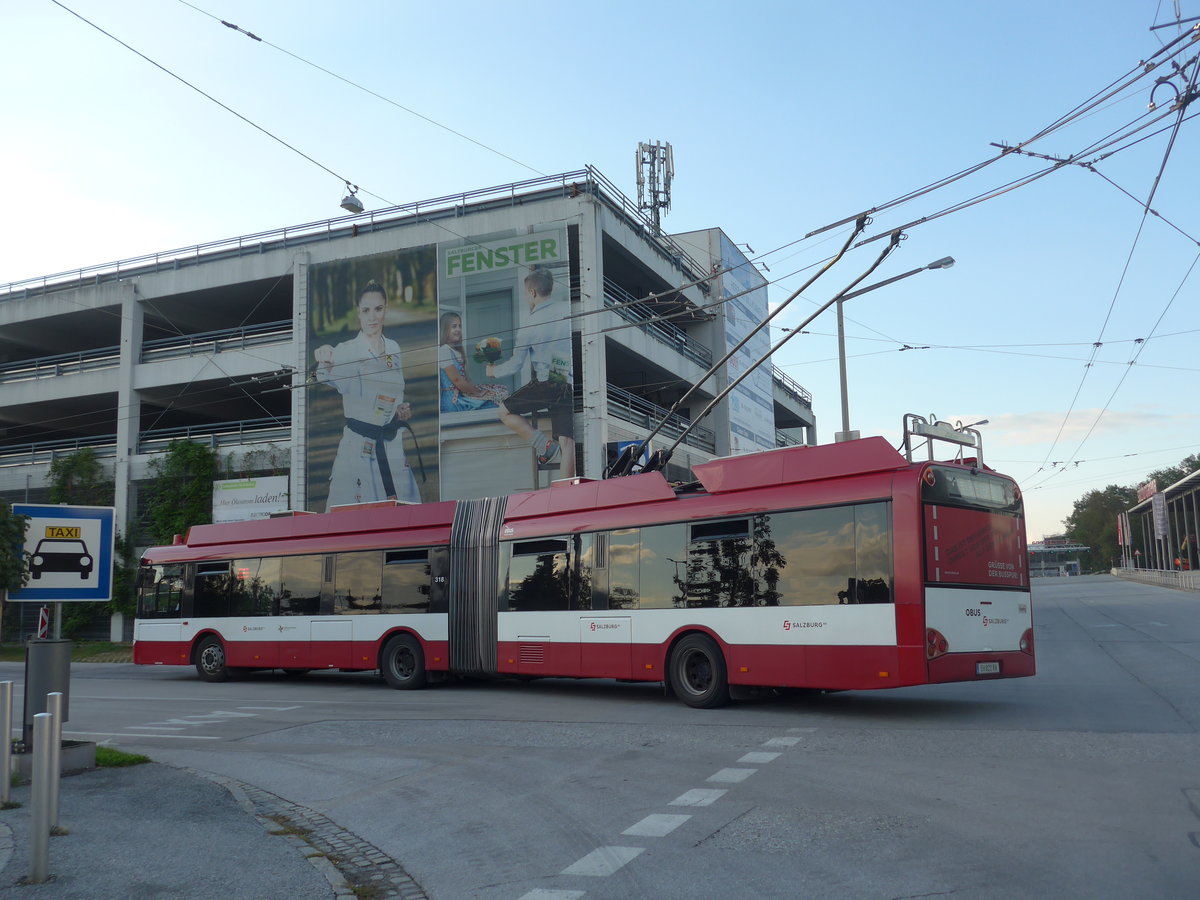 (197'569) - OBUS Salzburg - Nr. 318/S 822 RN - Solaris Gelenktrolleybus (ex TC La Chaux-de-Fonds/CH Nr. 143) am 14. September 2018 in Salzburg, Messe