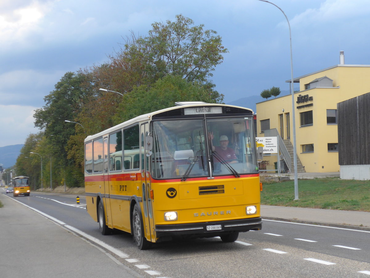 (198'060) - Inkamp, Altendorf - SZ 200'069 - Saurer/Tscher (ex Koch, Giswil; ex Selfors, Meiringen; ex P 24'236) am 30. September 2018 in Bellach, Hess