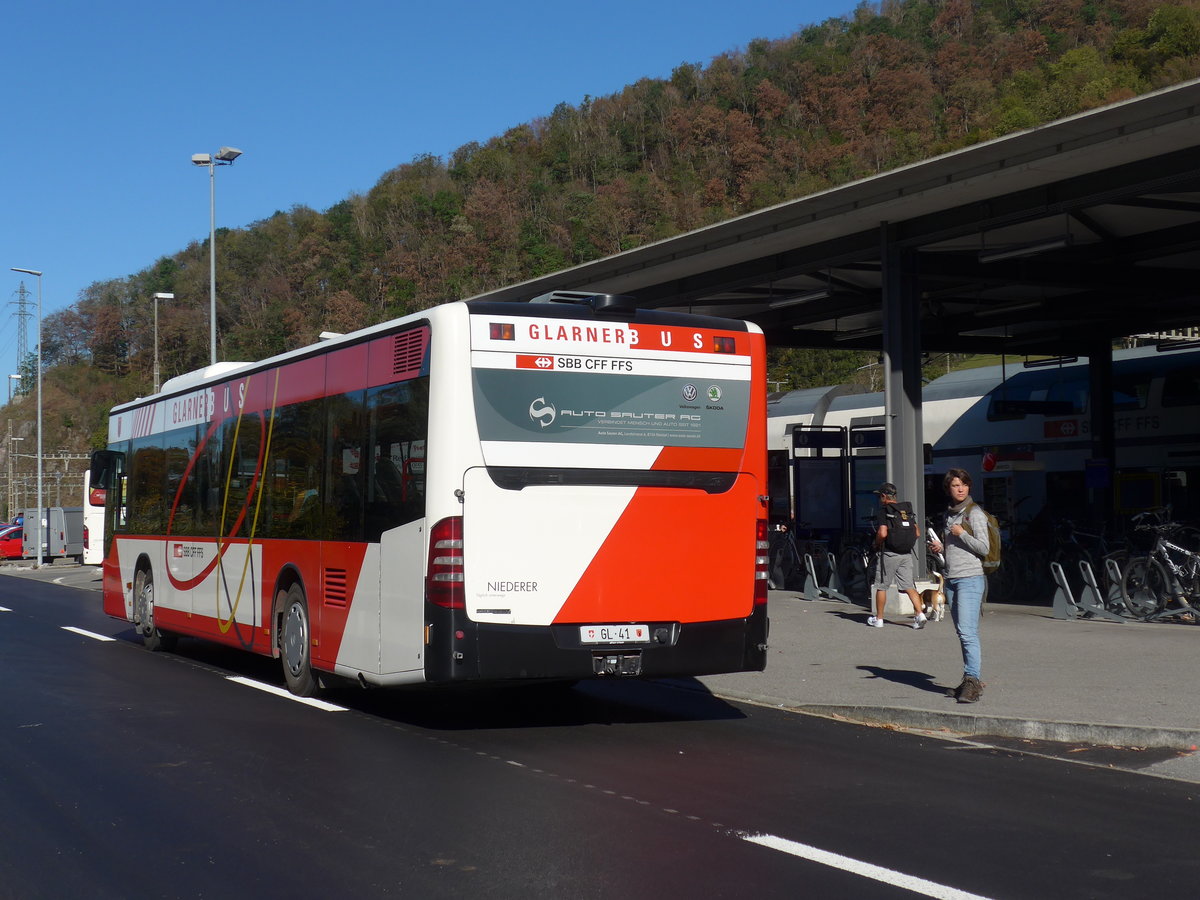 (198'238) - Niederer, Filzbach - Nr. 27/GL 41 - Mercedes am 13. Oktober 2018 beim Bahnhof Ziegelbrcke