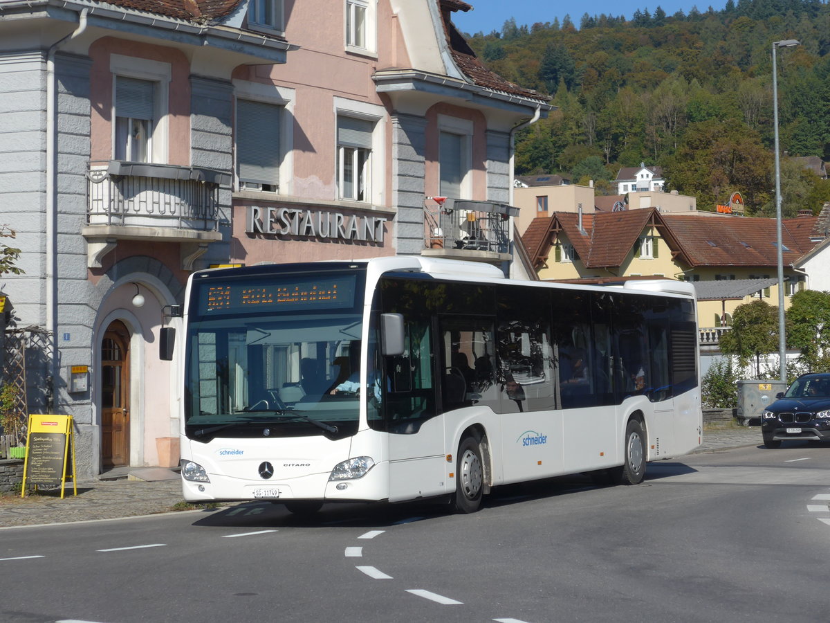 (198'252) - Schneider, Ermenswil - Nr. 14/SG 11'749 - Mercedes am 13. Oktober 2018 beim Bahnhof Uznach