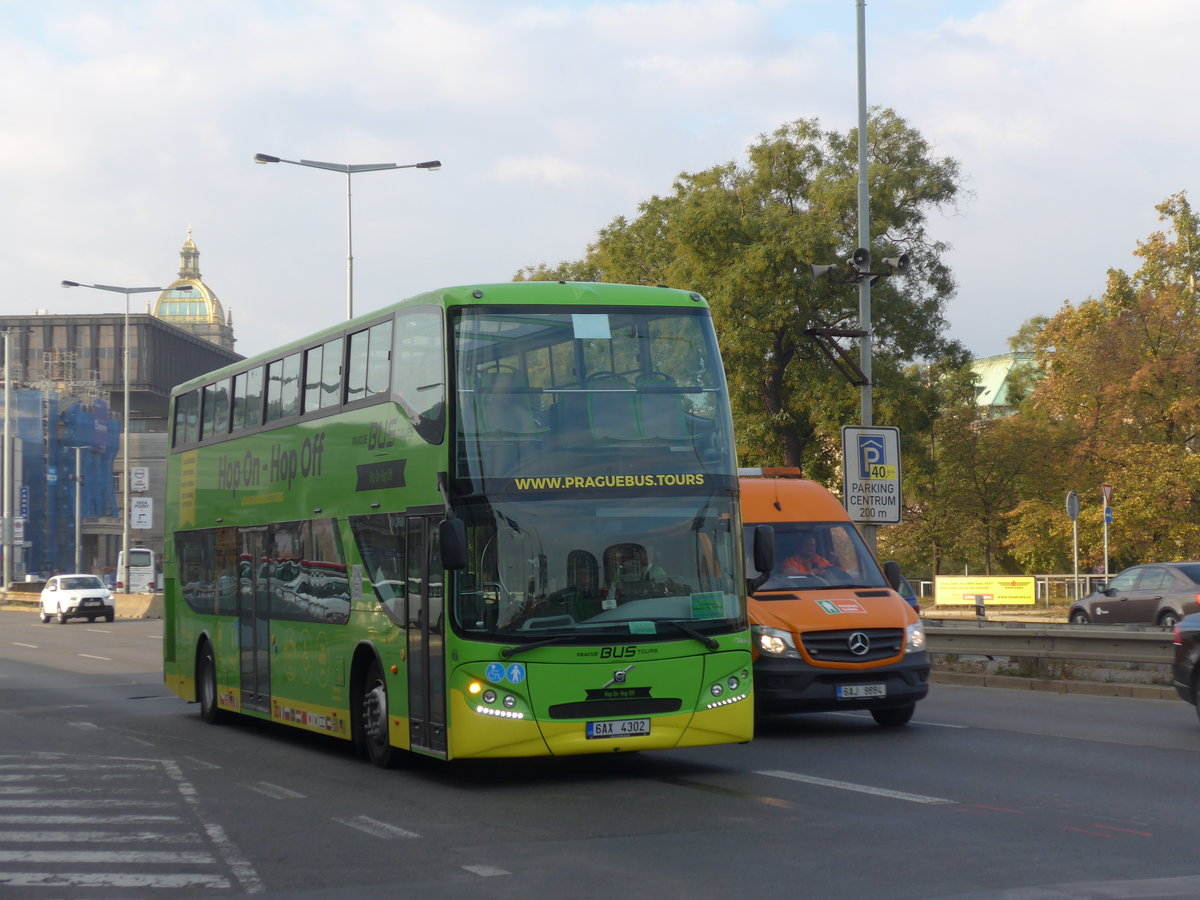 (198'961) - Vega Tour, Praha - 6AX 4302 - Volvo/UNVI am 21. Oktober 2018 in Praha, Hlavn Ndraz