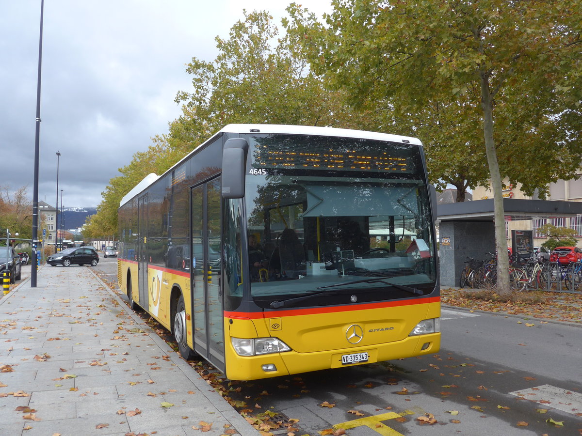 (198'996) - CarPostal Ouest - VD 335'343 - Mercedes am 28. Oktober 2018 beim Bahnhof Yverdon