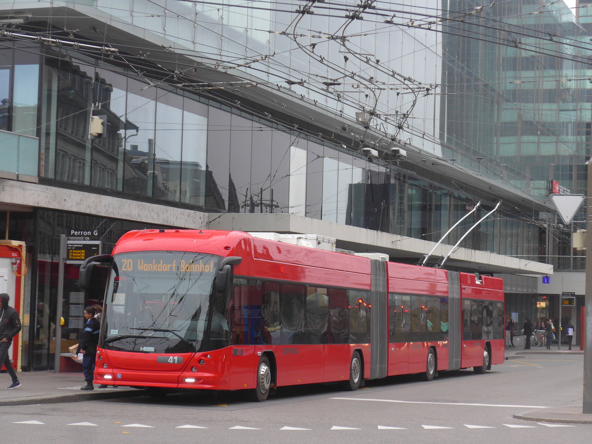 (199'071) - Bernmobil, Bern - Nr. 41 - Hess/Hess Doppelgelenktrolleybus am 29. Oktober 2018 beim Bahnhof Bern