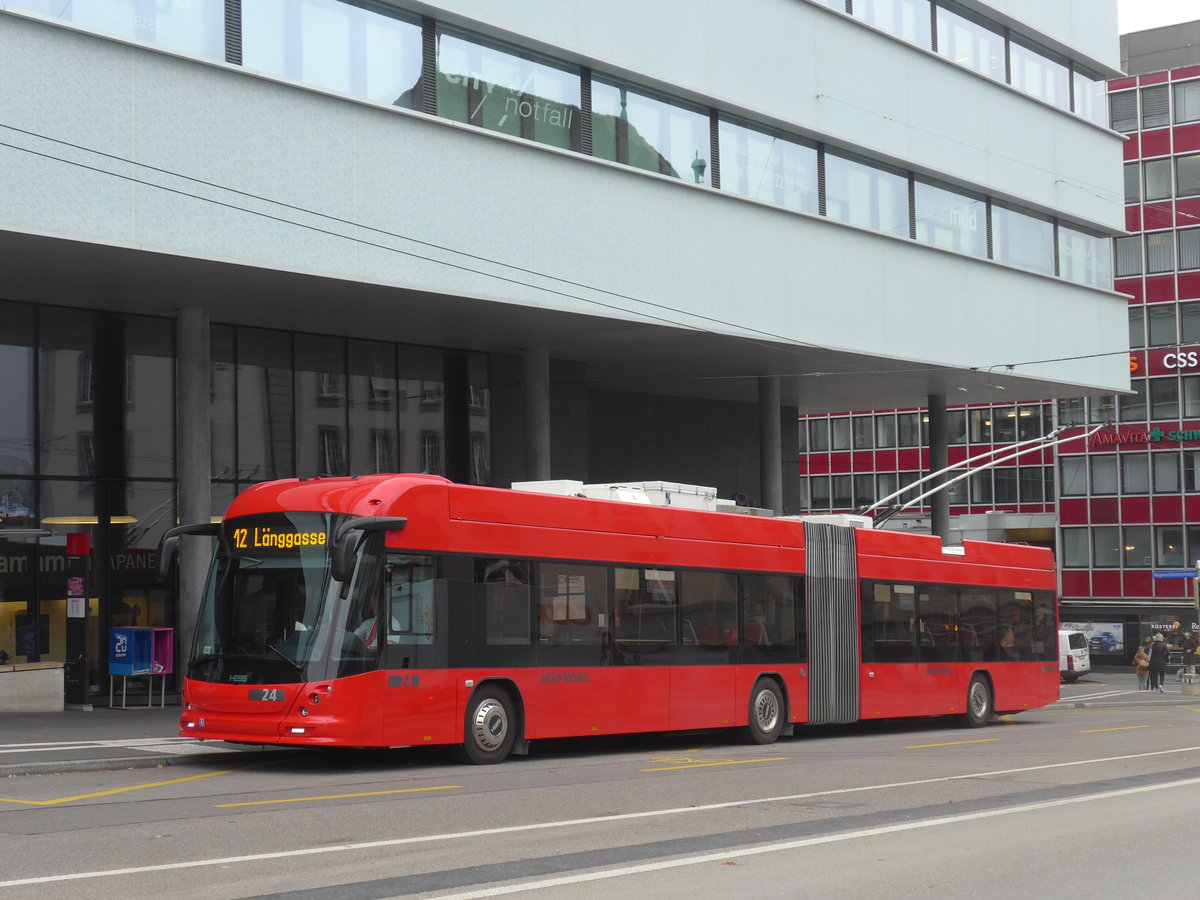 (199'141) - Bernmobil, Bern - Nr. 24 - Hess/Hess Gelenktrolleybus am 29. Oktober 2018 in Bern, Schanzenstrasse