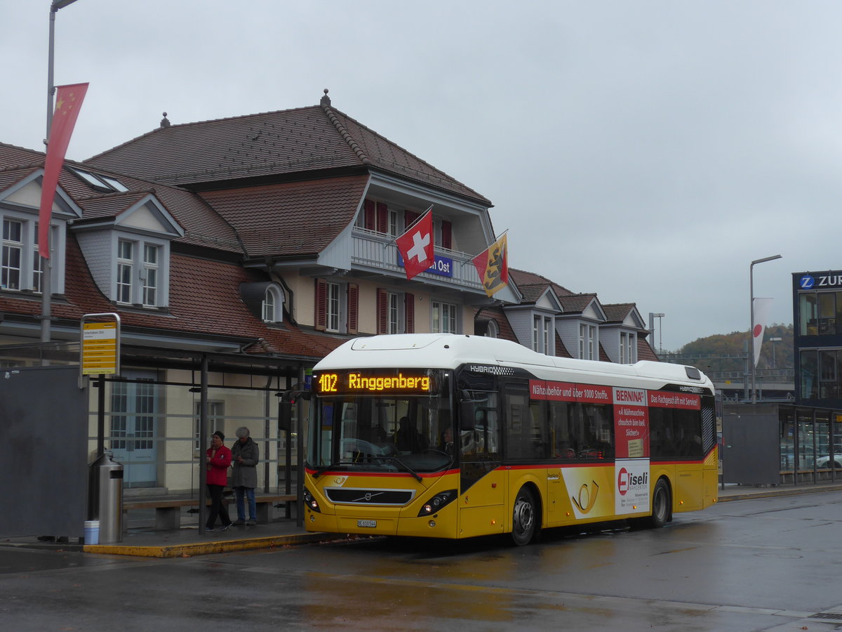 (199'165) - PostAuto Bern - BE 610'544 - Volvo am 29. Oktober 2018 beim Bahnhof Interlaken Ost