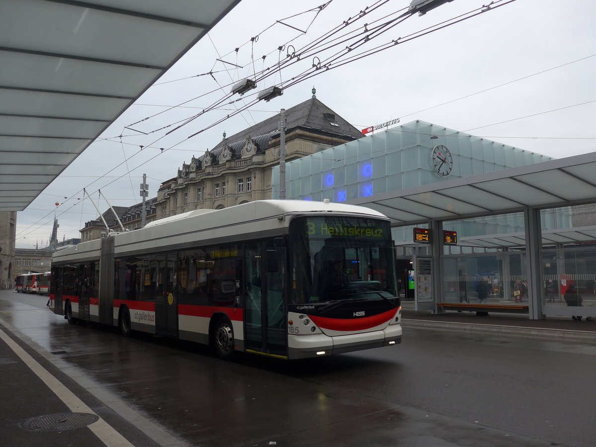 (199'474) - St. Gallerbus, St. Gallen - Nr. 185 - Hess/Hess Gelenktrolleybus am 24. November 2018 beim Bahnhof St. Gallen