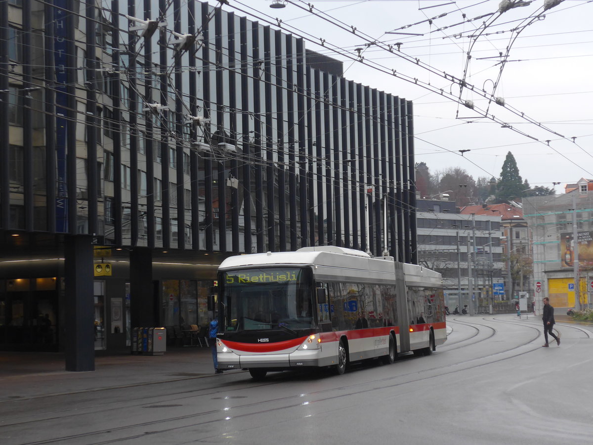 (199'486) - St. Gallerbus, St. Gallen - Nr. 176 - Hess/Hess Gelenktrolleybus am 24. November 2018 beim Bahnhof St. Gallen
