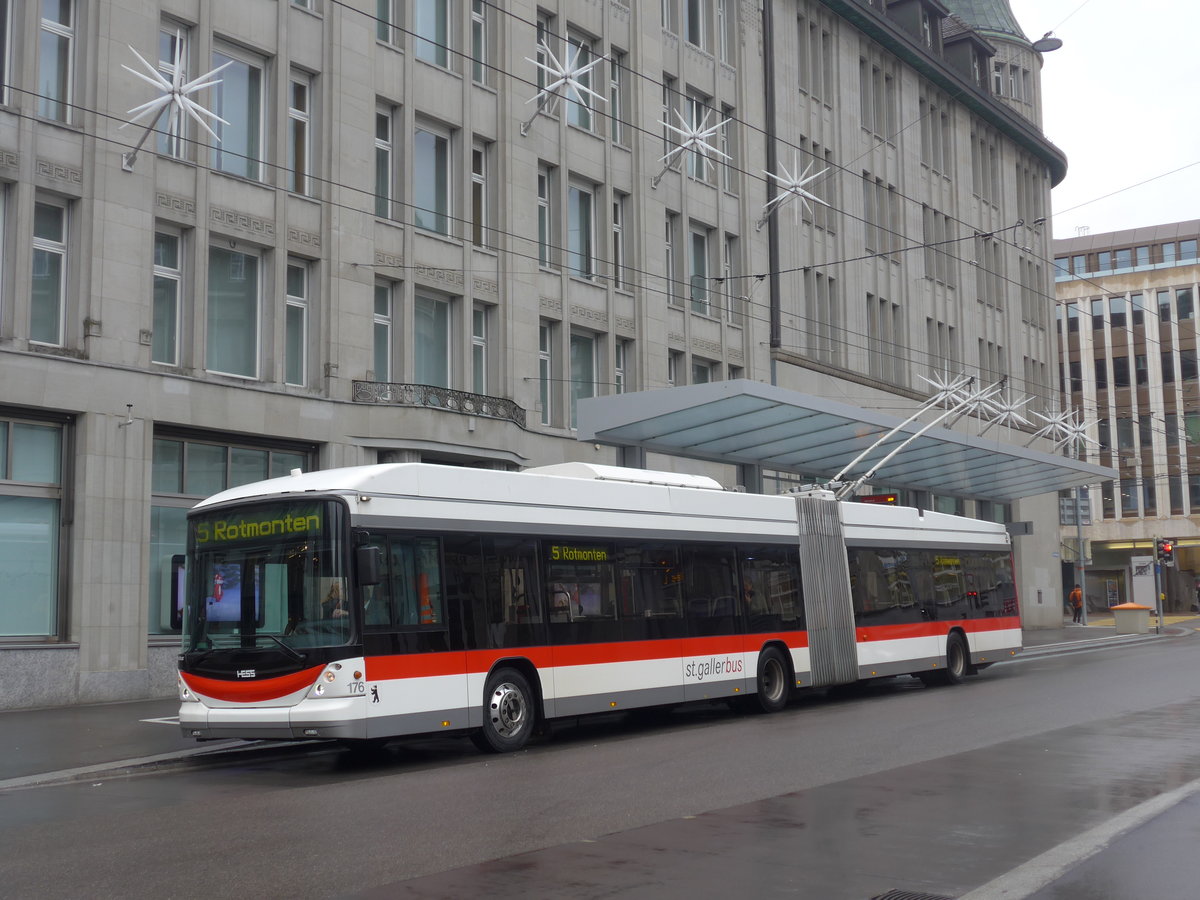 (199'508) - St. Gallerbus, St. Gallen - Nr. 176 - Hess/Hess Gelenktrolleybus am 24. November 2018 beim Bahnhof St. Gallen