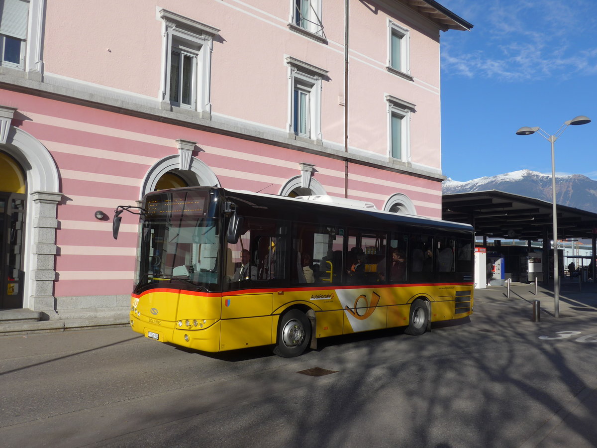 (199'761) - AutoPostale Ticino - TI 326'914 - Solaris am 7. Dezember 2018 beim Bahnhof Giubiasco