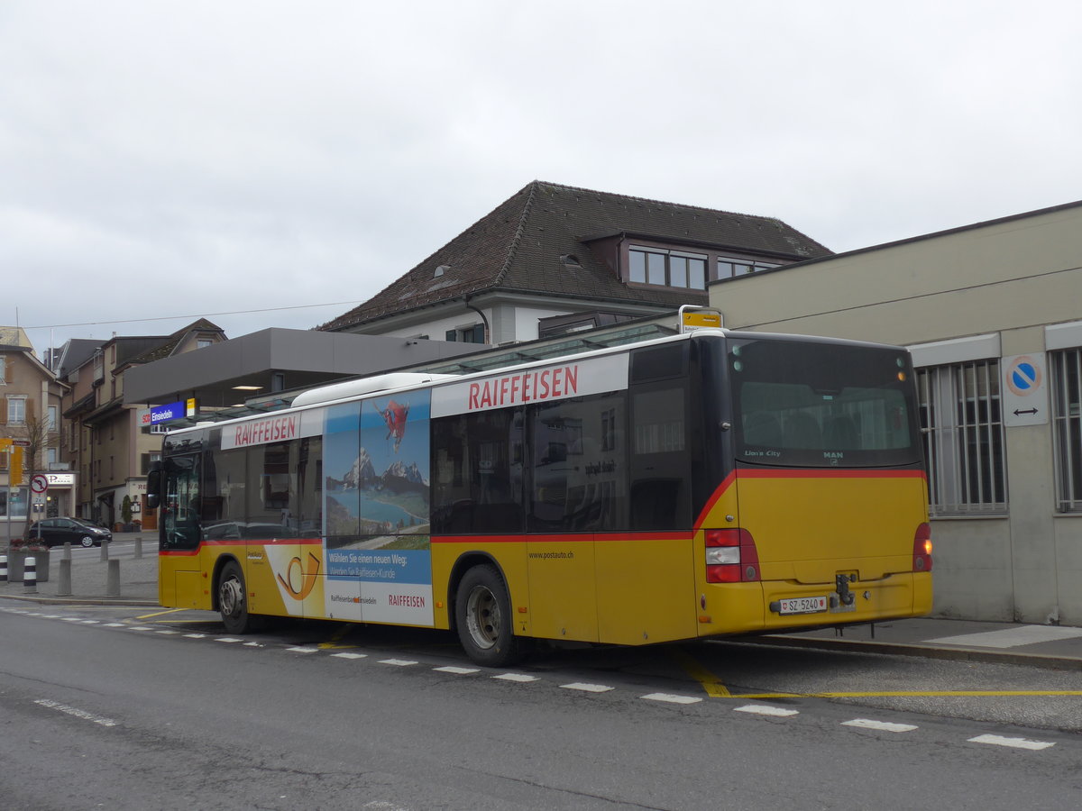 (199'814) - Lienert&Ehrler, Einsiedeln - SZ 5240 - MAN am 8. Dezember 2018 beim Bahnhof Einsiedeln