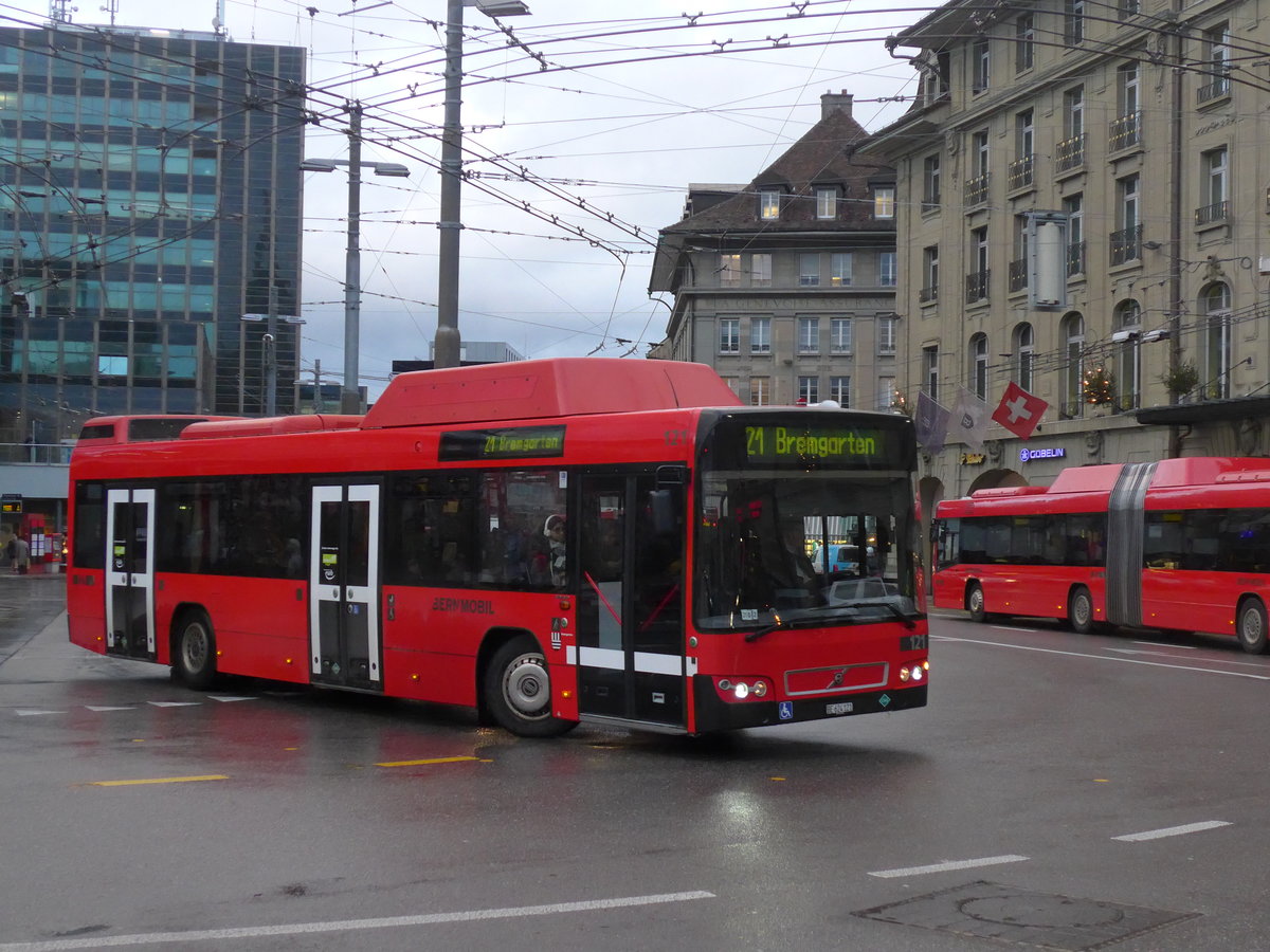 (199'950) - Bernmobil, Bern - Nr. 121/BE 624'121 - Volvo am 10. Dezember 2018 beim Bahnhof Bern