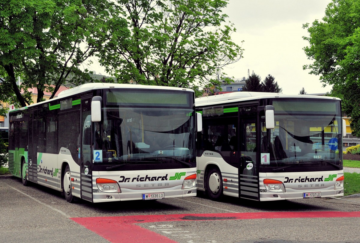 2 mal Setra 415 NF von Dr. Richard aus Wien am 2.5.2015 in Krems.