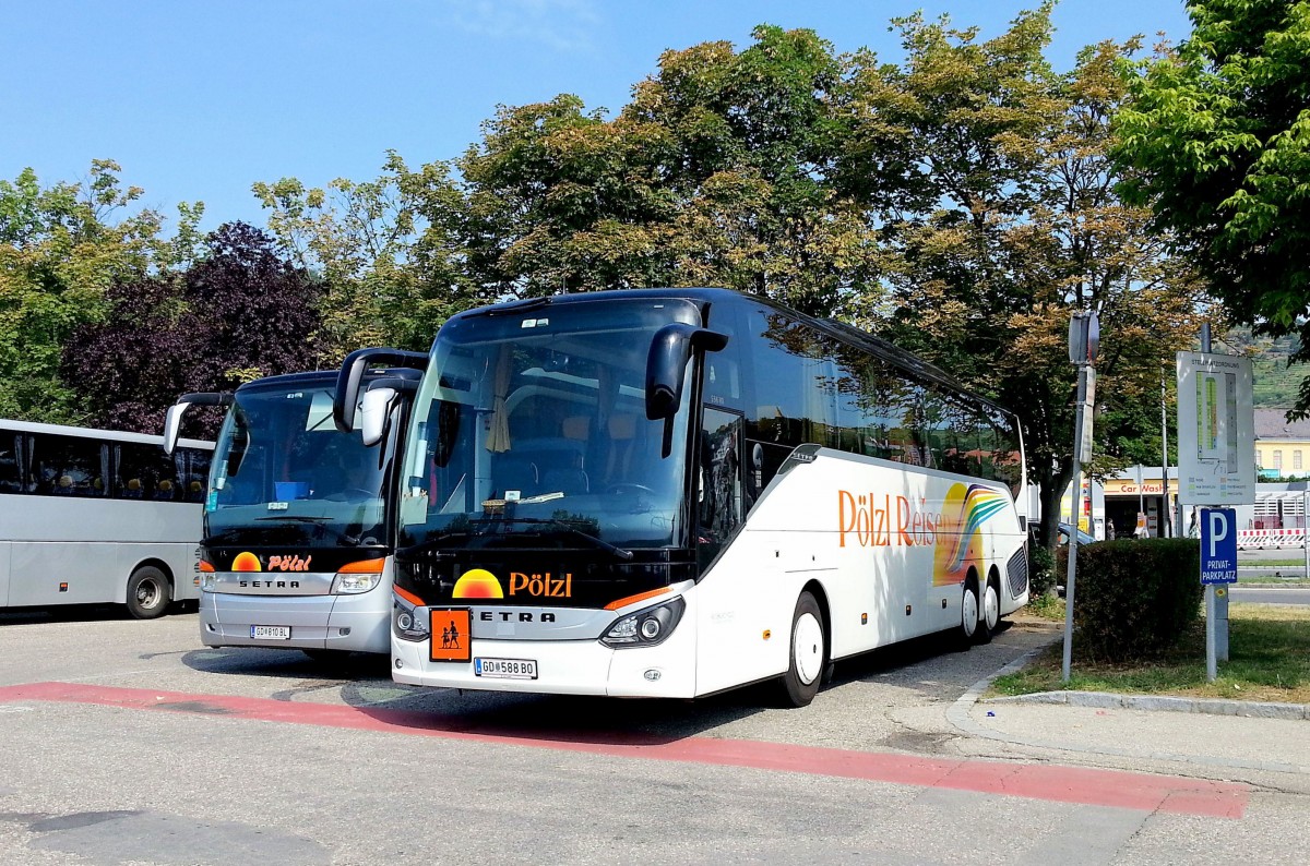 2 Setra von Plzl Reisen aus sterreich,rechts der 516 HD und links der 411 HD in Krems.