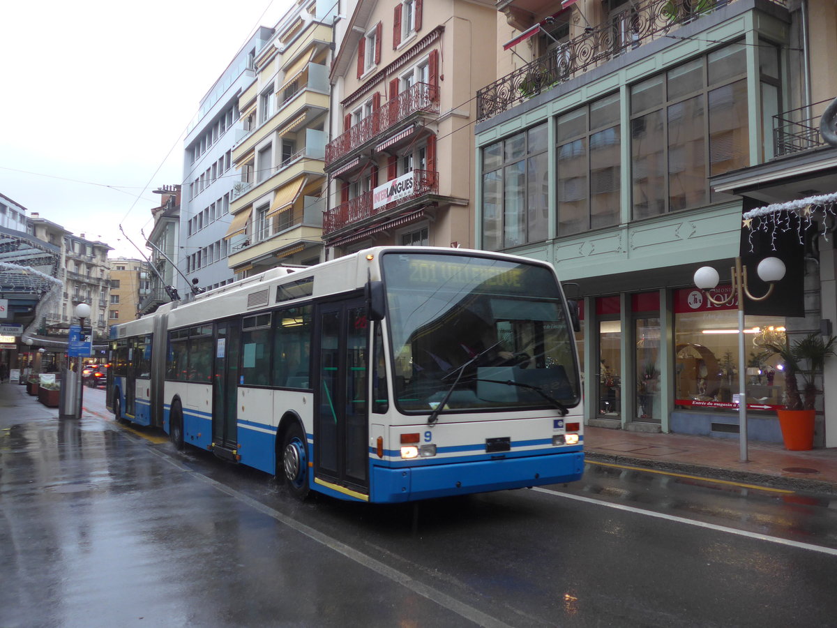 (200'024) - VMCV Clarens - Nr. 9 - Van Hool Gelenktrolleybus am 17. Dezember 2018 in Montreux, Casino