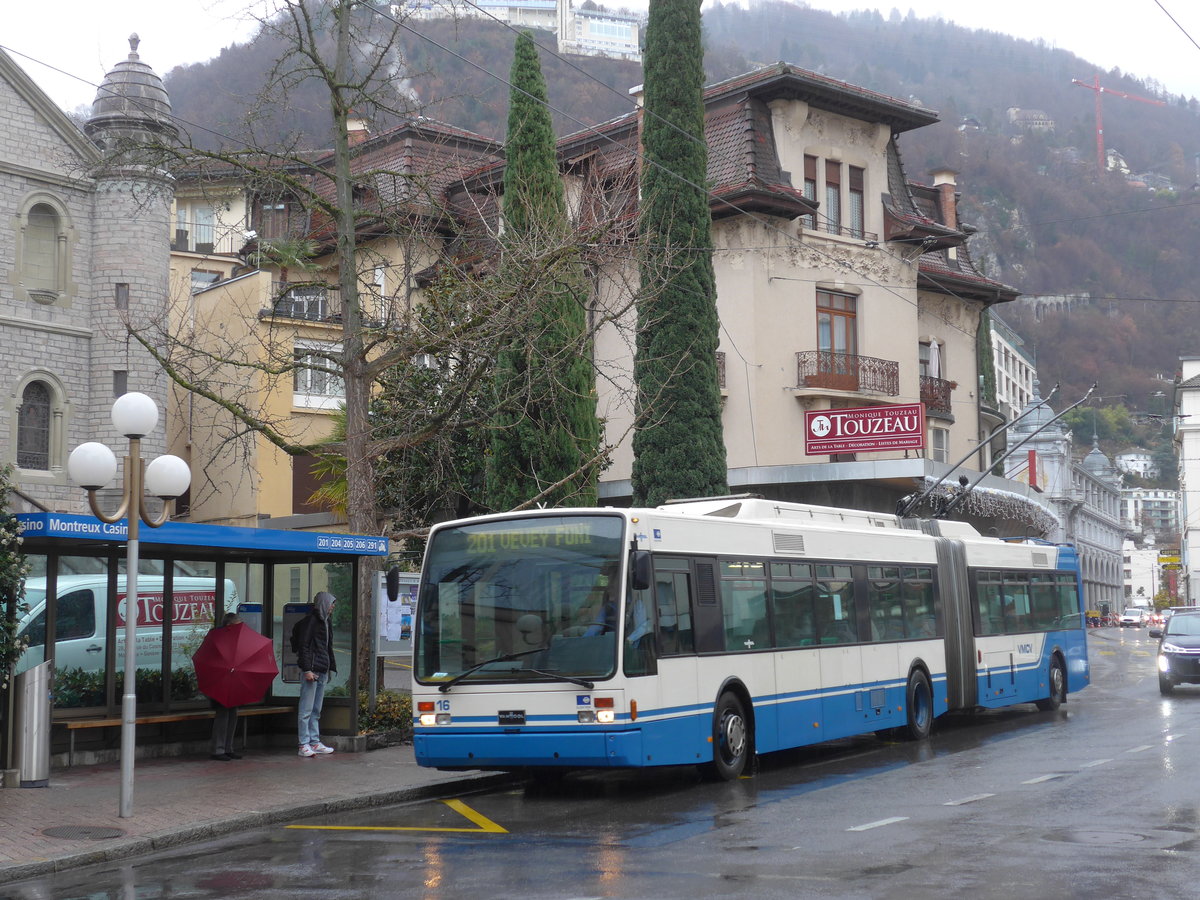 (200'026) - VMCV Clarens - Nr. 16 - Van Hool Gelenktrolleybus am 17. Dezember 2018 in Montreux, Casino