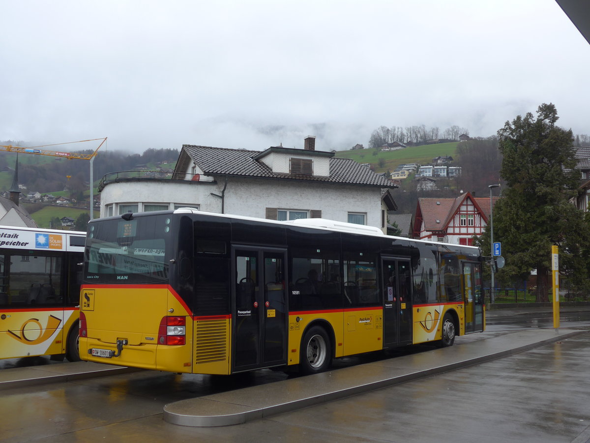 (200'118) - PostAuto Zentralschweiz - Nr. 1/OW 10'601 - MAN (ex Dillier, Sarnen Nr. 1) am 24. Dezember 2018 beim Bahnhof Sarnen