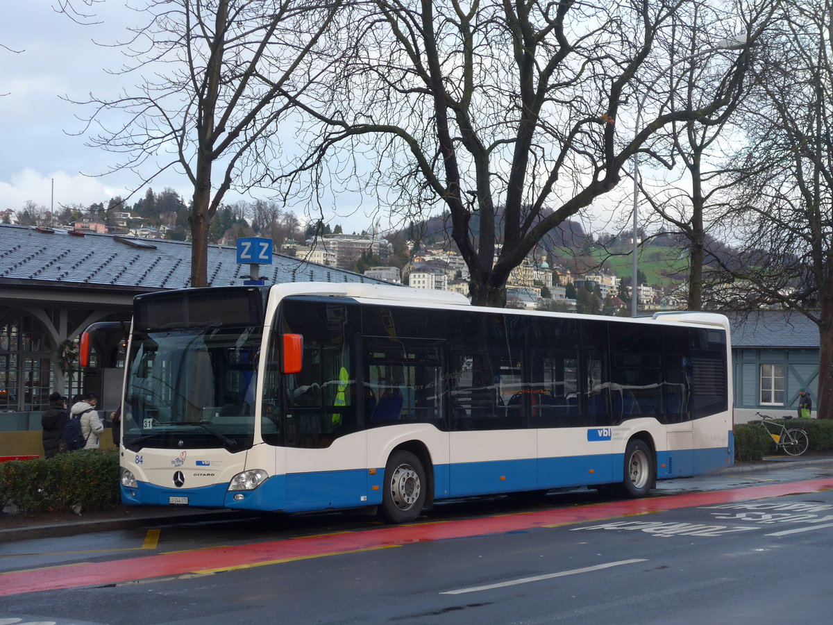 (200'132) - VBL Luzern - Nr. 84/LU 244'370 - Mercedes am 24. Dezember 2018 beim Bahnhof Luzern