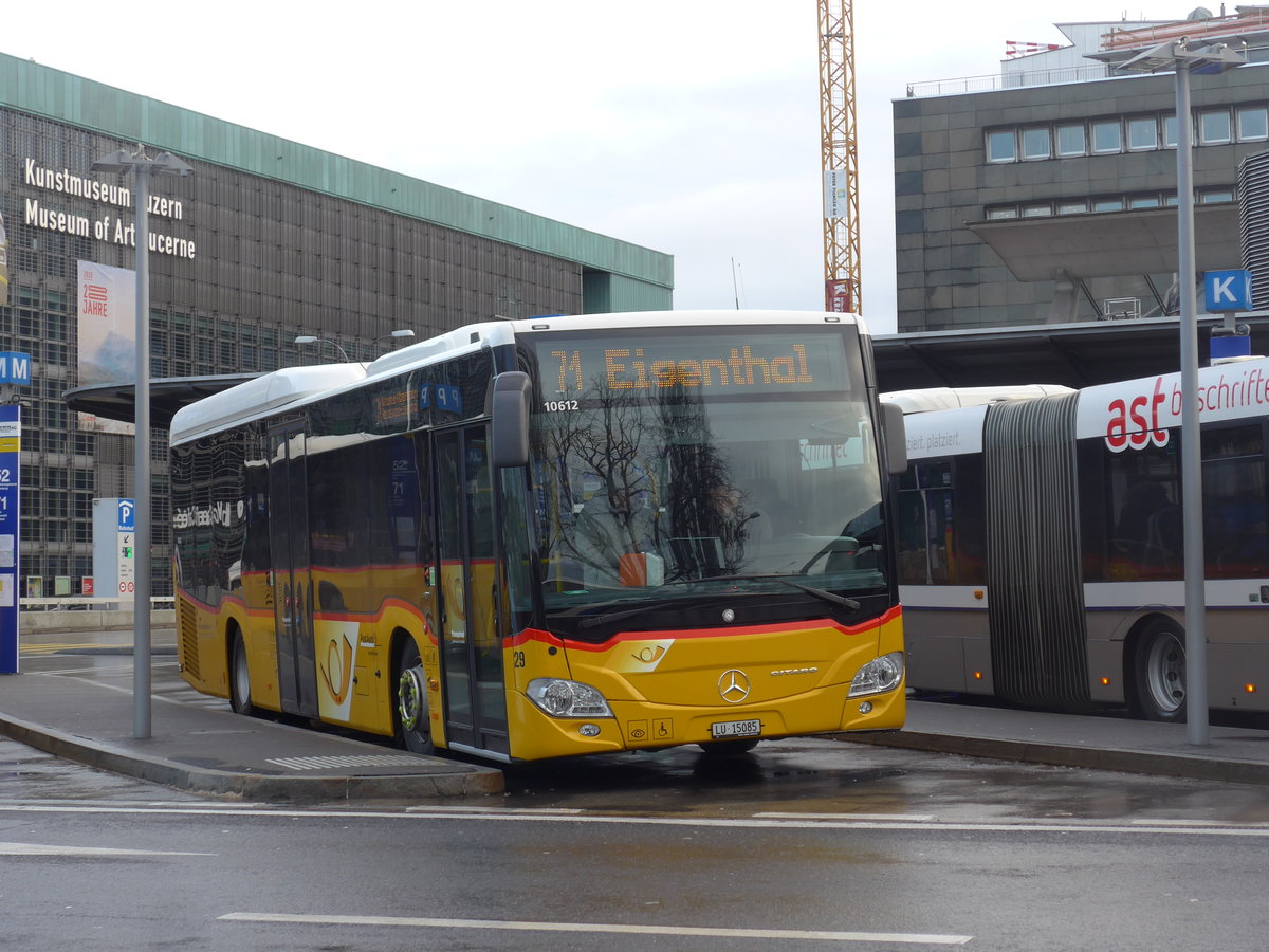 (200'135) - Bucheli, Kriens - Nr. 29/LU 15'085 - Mercedes am 24. Dezember 2018 beim Bahnhof Luzern
