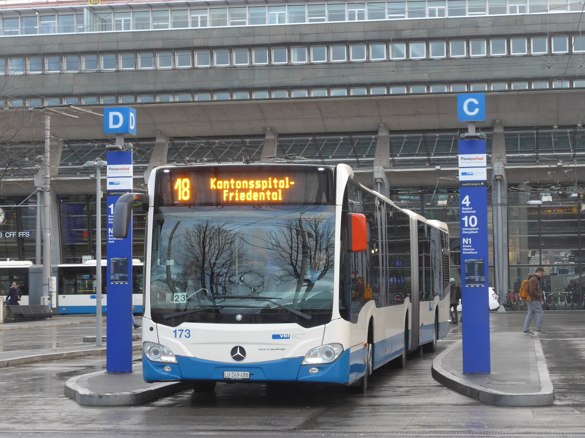 (200'150) - VBL Luzern - Nr. 173/LU 249'486 - Mercedes am 24. Dezember 2018 beim Bahnhof Luzern 