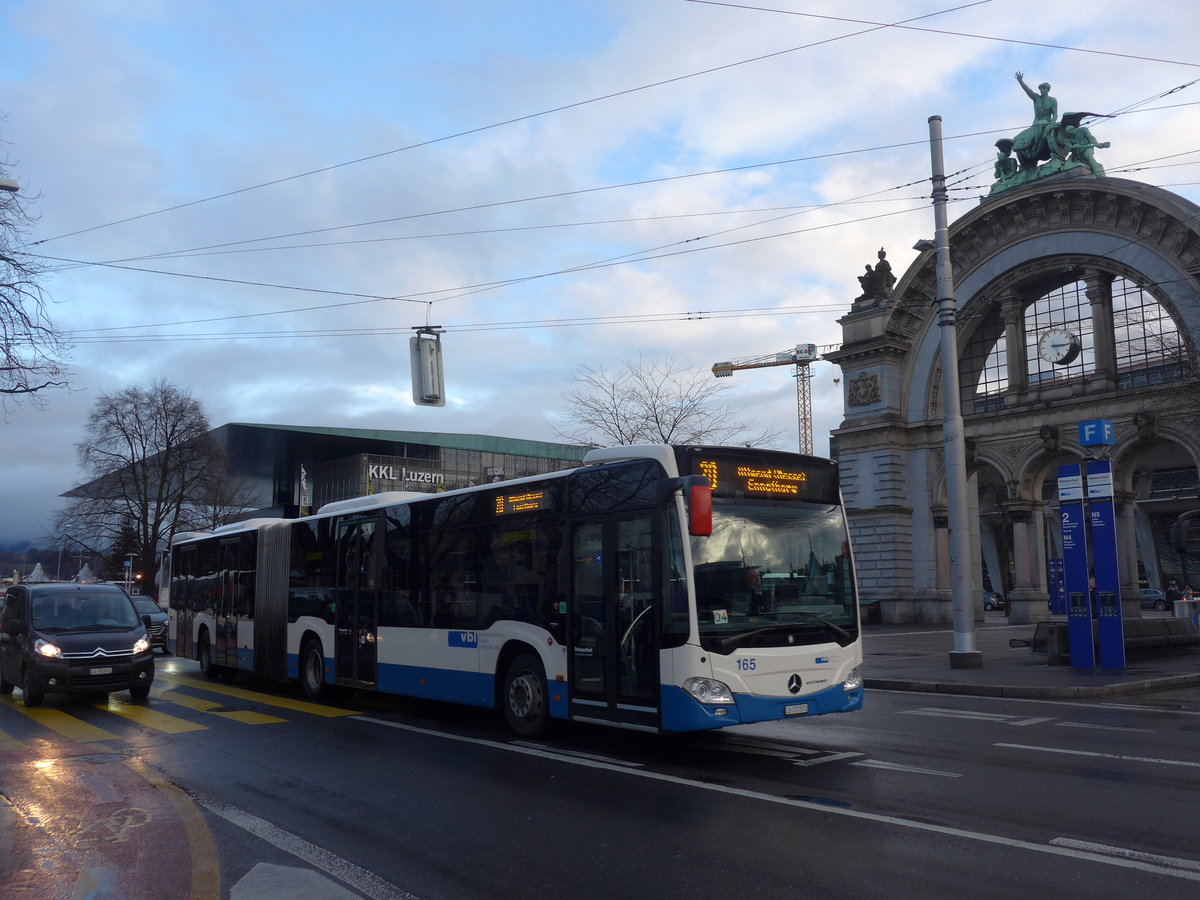 (200'155) - VBL Luzern - Nr. 165/LU 173'571 - Mercedes am 24. Dezember 2018 beim Bahnhof Luzern