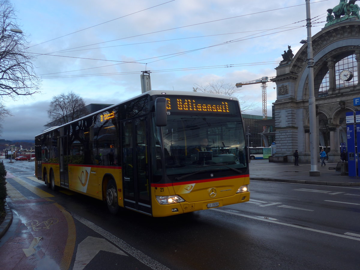 (200'163) - Bucheli, Kriens - Nr. 21/LU 15'030 - Mercedes am 24. Dezember 2018 beim Bahnhof Luzern