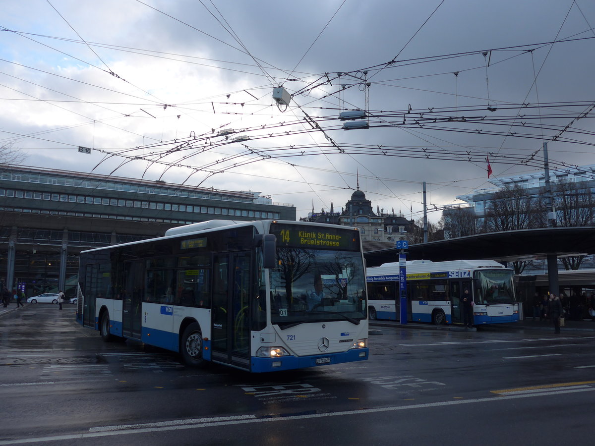 (200'168) - VBL Luzern - Nr. 721/LU 202'669 - Mercedes (ex Heggli, Kriens Nr. 721) am 24. Dezember 2018 beim Bahnhof Luzern