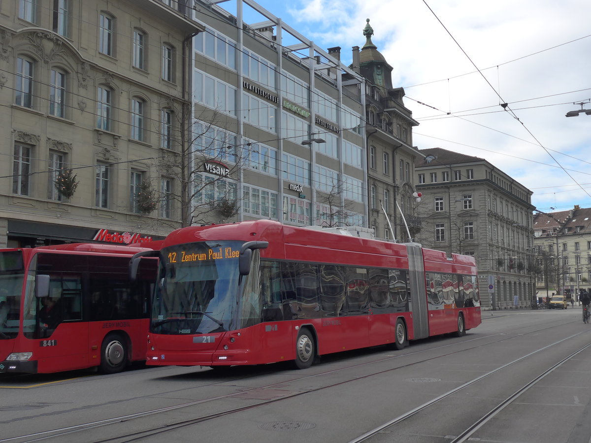 (200'438) - Bernmobil, Bern - Nr. 21 - Hess/Hess Gelenktrolleybus am 31. Dezember 2018 beim Bahnhof Bern