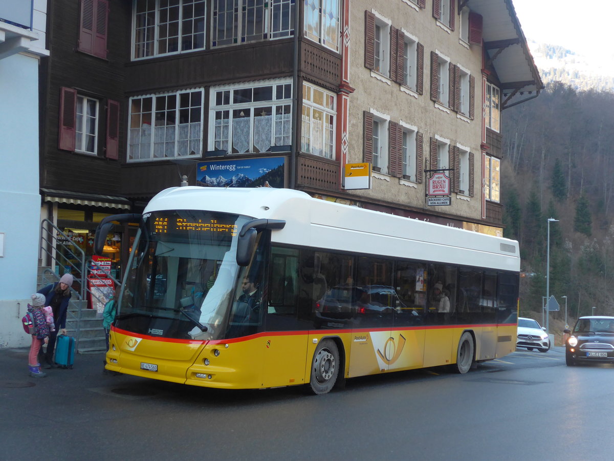 (200'516) - PostAuto Bern - BE 474'560 - Hess am 1. Januar 2019 beim Bahnhof Lauterbrunnen