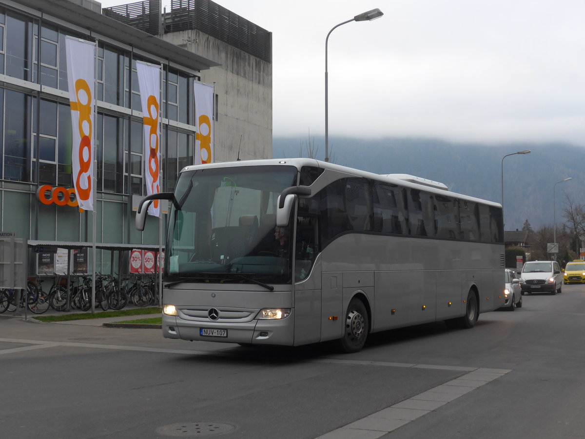 (200'527) - Aus Ungarn: Busline - NUV-107 - Mercedes am 1. Januar 2019 beim Bahnhof Interlaken Ost