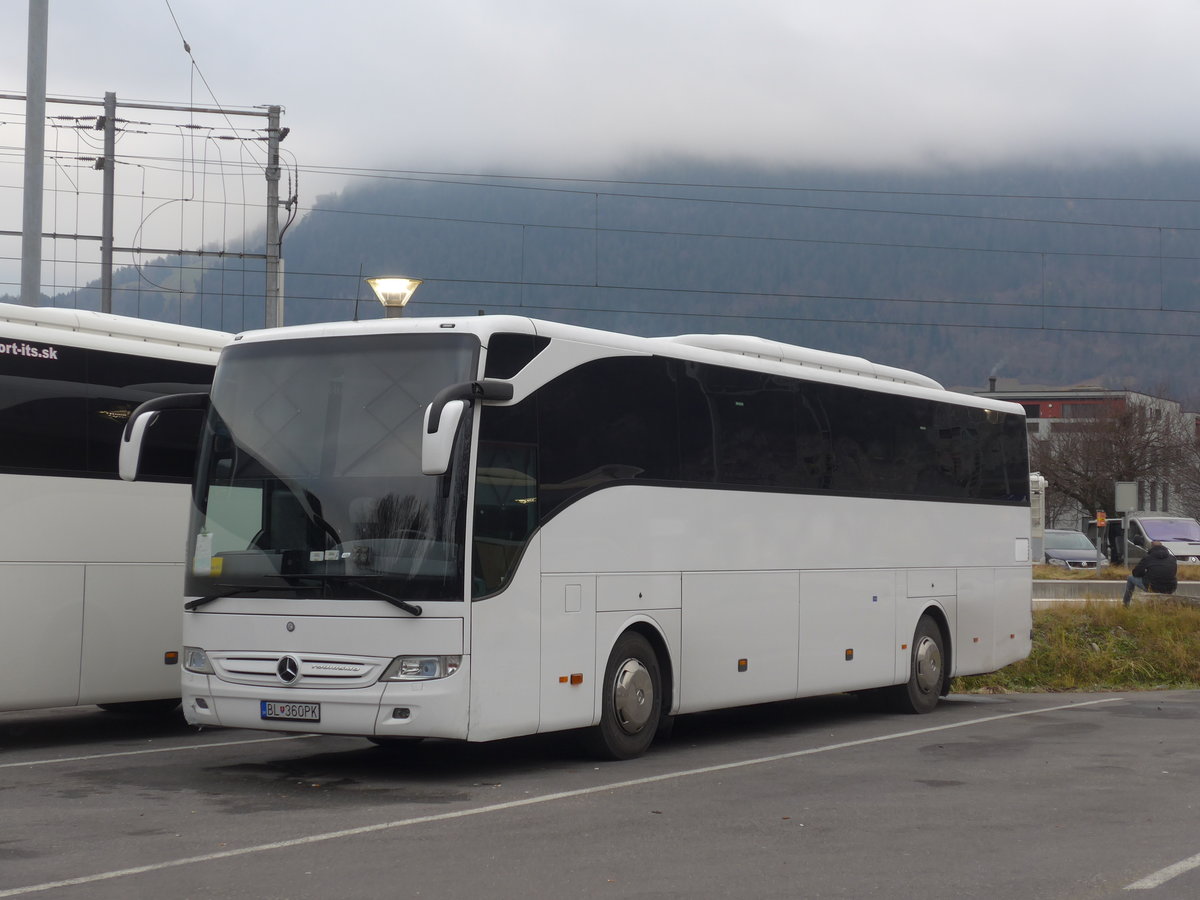 (200'532) - Aus der Slowakei: Mercedes-Benz Slovakia, Bratislava - BL-360PK - Mercedes am 1. Januar 2019 beim Bahnhof Interlaken West