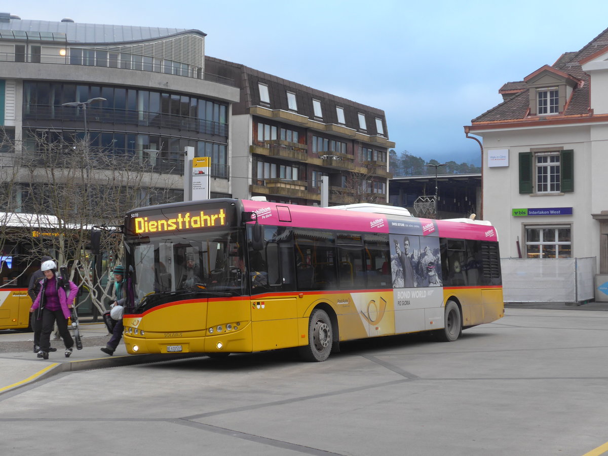 (200'543) - PostAuto Bern - BE 610'537 - Solaris am 1. Januar 2019 beim Bahnhof Interlaken West