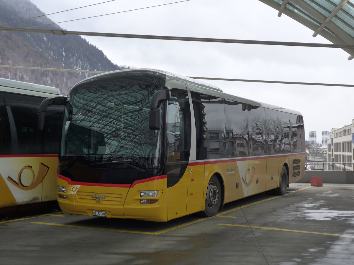 (200'613) - PostAuto Graubnden - GR 162'987 - MAN am 2. Januar 2019 in Chur, Postautostation