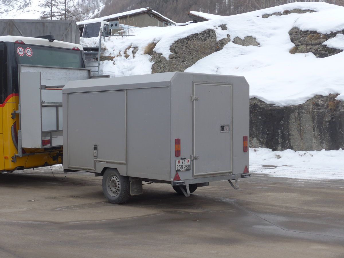 (201'345) - PostAuto Wallis - VS 258'988 - Car-Tech Gepckanhnger am 27. Januar 2019 in Saas-Fee, Parkhaus