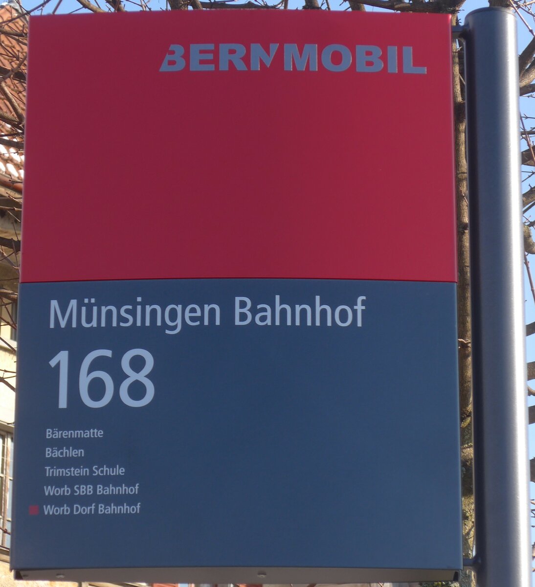 (201'473) - BERNMOBIL-Haltestellenschild - Mnsingen, Bahnhof - am 4. Februar 2019