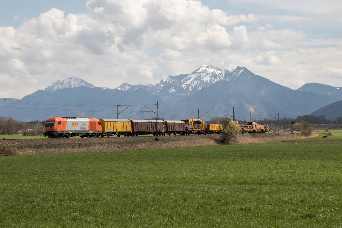 2016 906-7 mit einem Bauzug am 12. April 2015 bei Weisham.