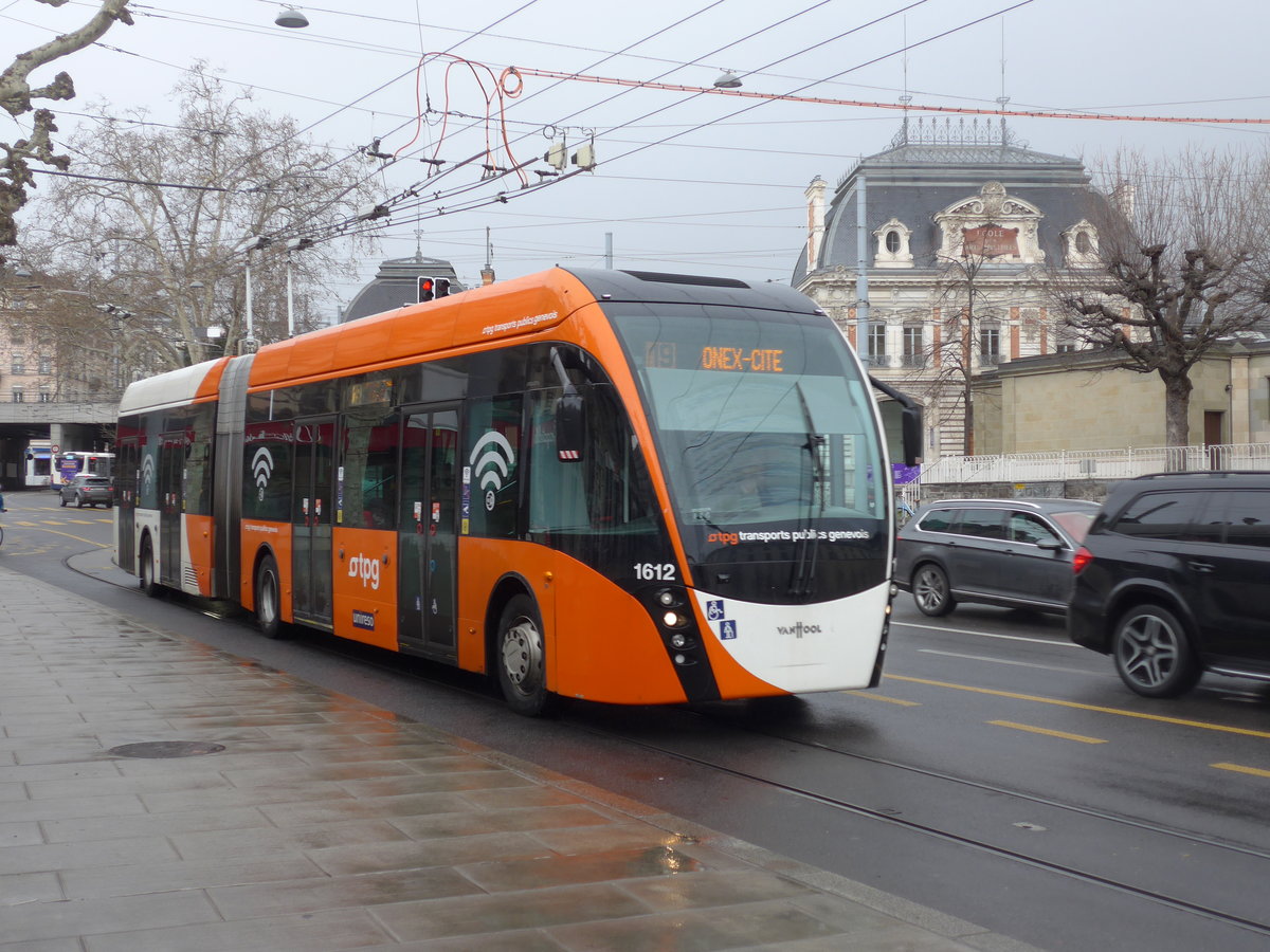 (202'205) - TPG Genve - Nr. 1612 - Van Hool Gelenktrolleybus am 11. Mrz 2019 in Genve, Place des Vingt-Deux-Cantons