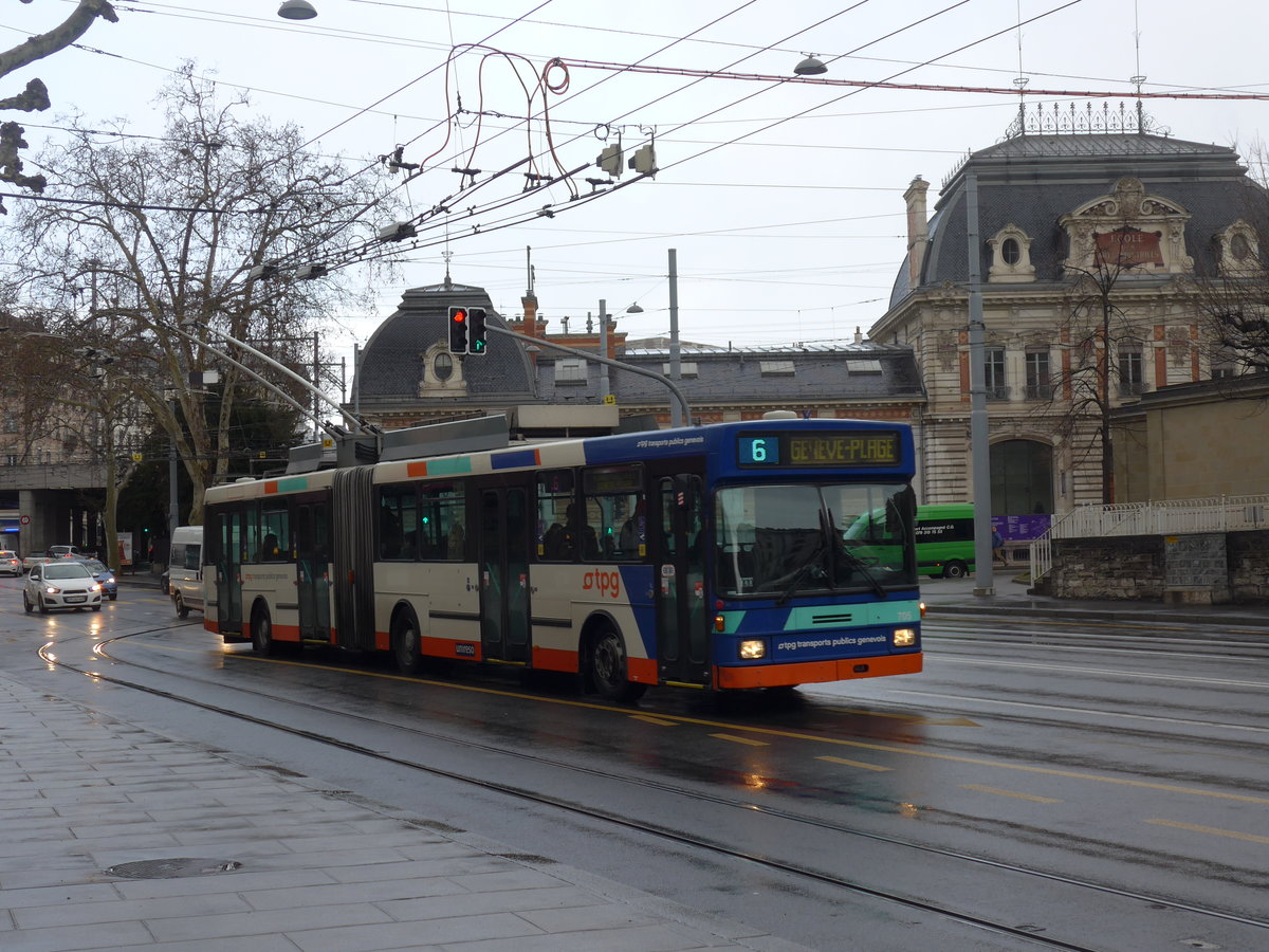 (202'249) - TPG Genve - Nr. 705 - NAW/Hess Gelenktrolleybus am 11. Mrz 2019 in Genve, Place des Vingt-Deux-Cantons