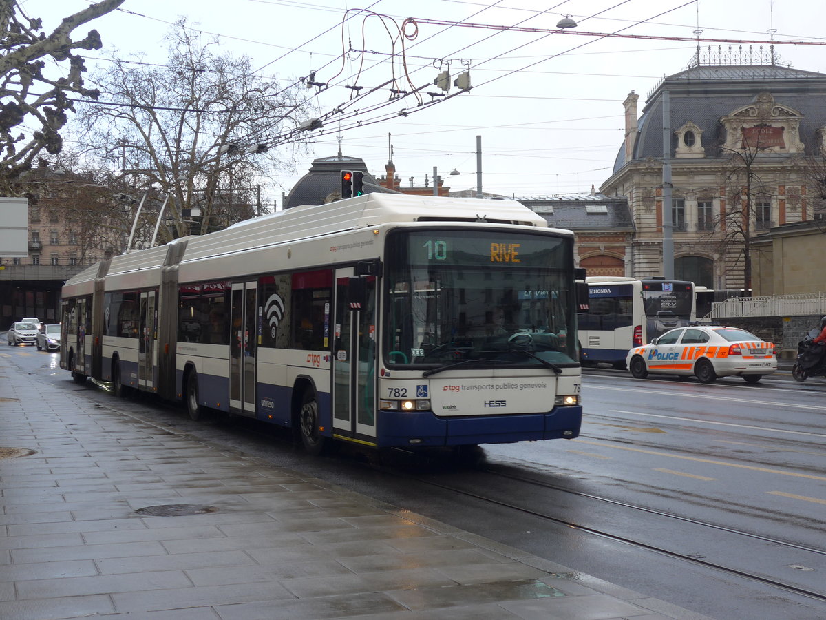 (202'251) - TPG Genve - Nr. 782 - Hess/Hess Doppelgelenktrolleybus am 11. Mrz 2019 in Genve, Place des Vingt-Deux-Cantons