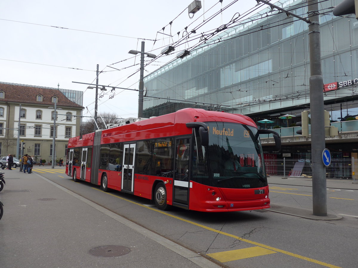 (202'364) - Bernmobil, Bern - Nr. 21 - Hess/Hess Gelenktrolleybus am 12. Mrz 2019 beim Bahnhof Bern