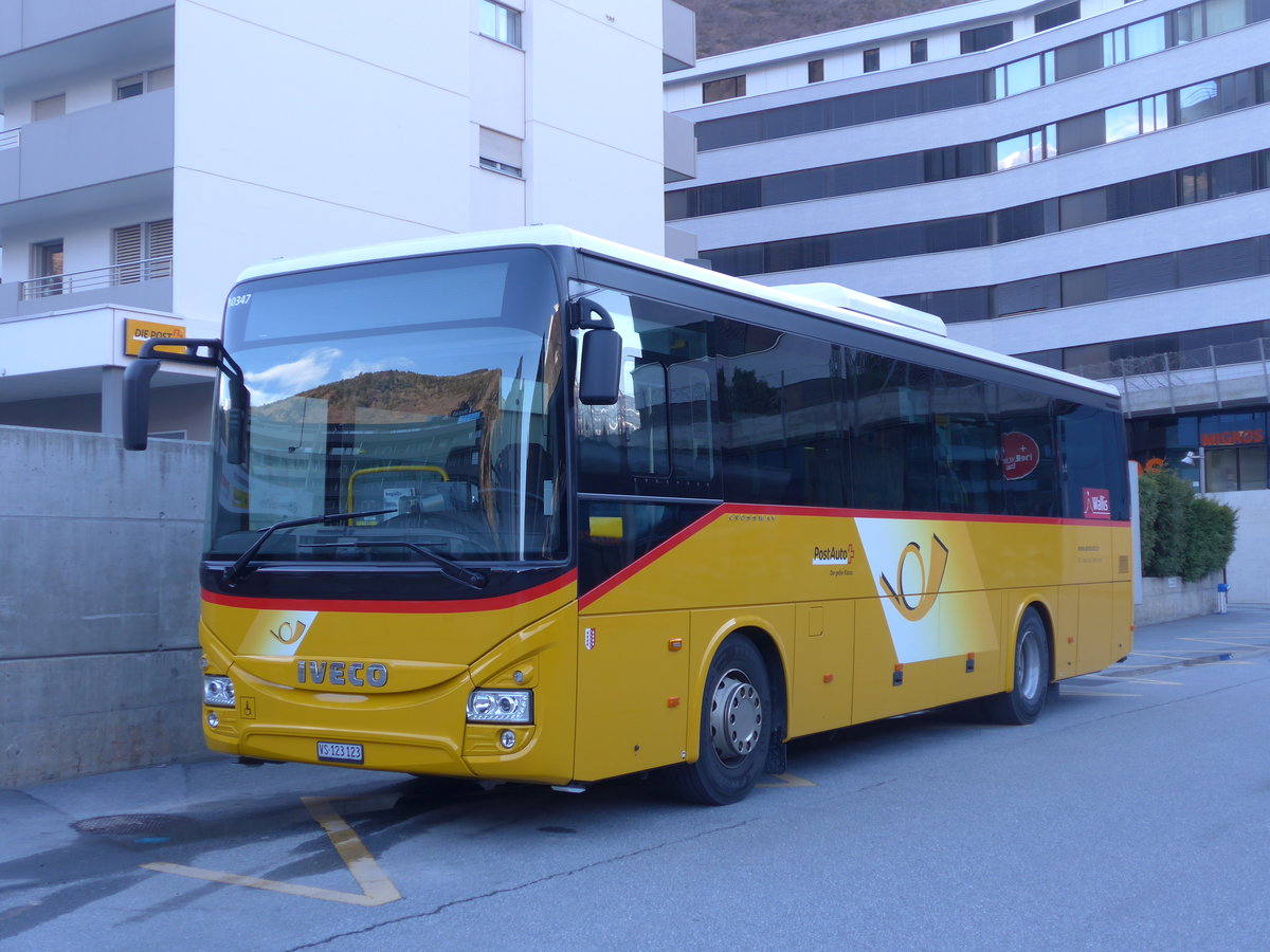 (202'435) - BUS-trans, Visp - VS 123'123 - Iveco am 16. Mrz 2019 beim Bahnhof Visp