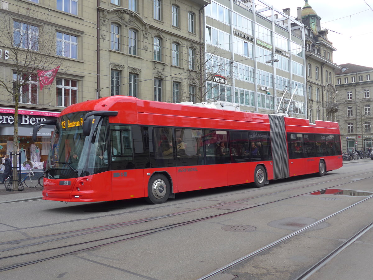 (202'502) - Bernmobil, Bern - Nr. 33 - Hess/Hess Gelenktrolleybus am 18. Mrz 2019 beim Bahnhof Bern